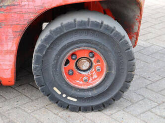 2013-fenwick-linde-h25t-02-44431697