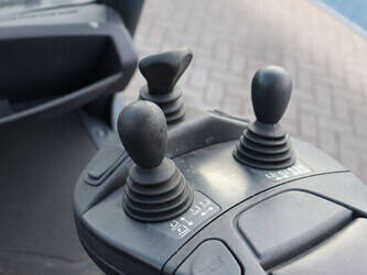 2013-fenwick-linde-h30d-02-44432083