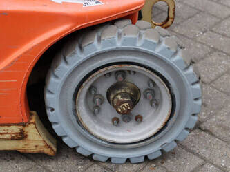 2010-jlg-toucan-800-a-1396889-44432325