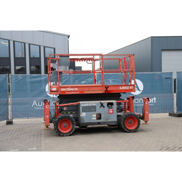 2015 SkyJack SJ6832RT-44432374