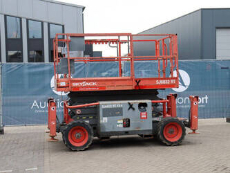 Image for SCISSOR LIFTS 2015 SkyJack SJ6832RT