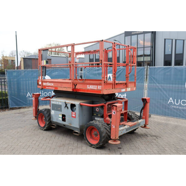 2015 SkyJack SJ6832RT-44432377