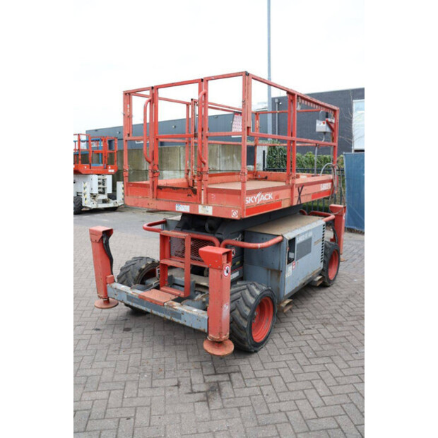 2015 SkyJack SJ6832RT-44432379