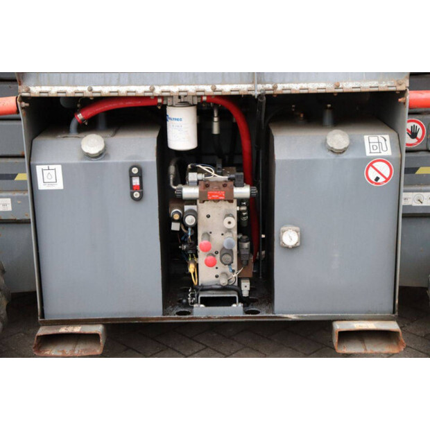 2015 SkyJack SJ6832RT-44432389