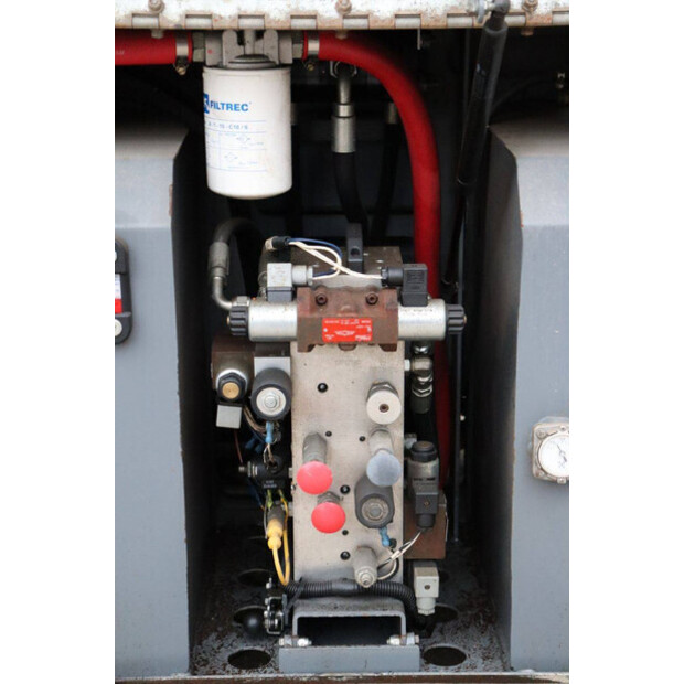 2015 SkyJack SJ6832RT-44432390