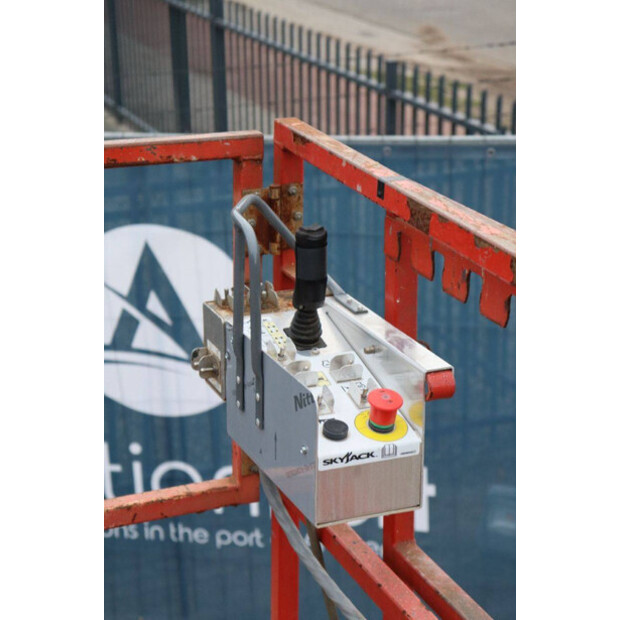 2015 SkyJack SJ6832RT-44432400