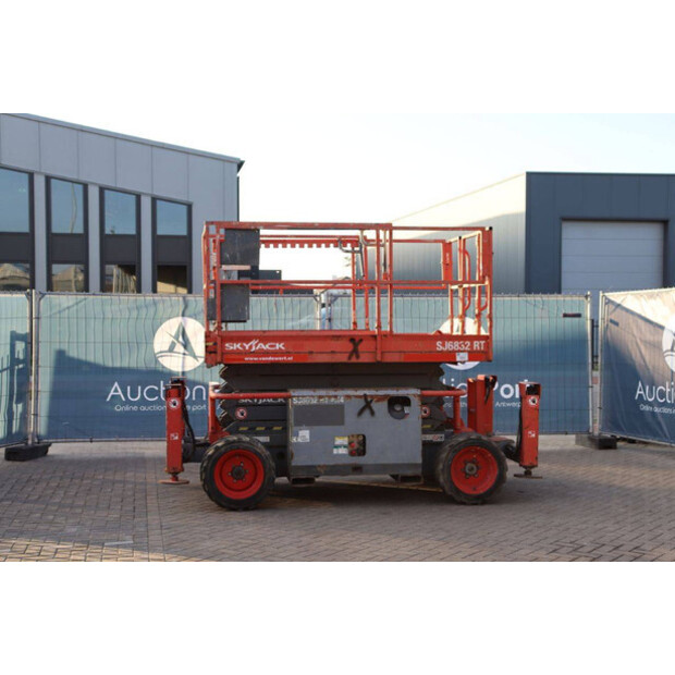 2015 SkyJack SJ6832RT-44432413