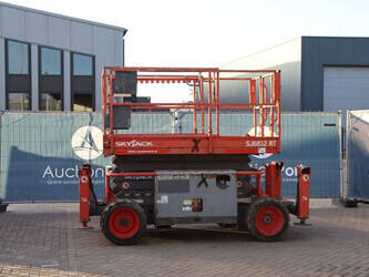 صورة ل رافعات 2015 سكايجاك SJ6832RT