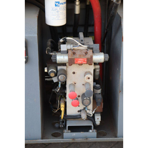 2015 SkyJack SJ6832RT-44432445