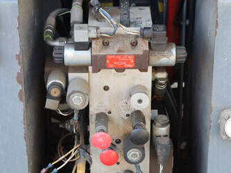 2015-skyjack-sj6832rt-1396893-44432482