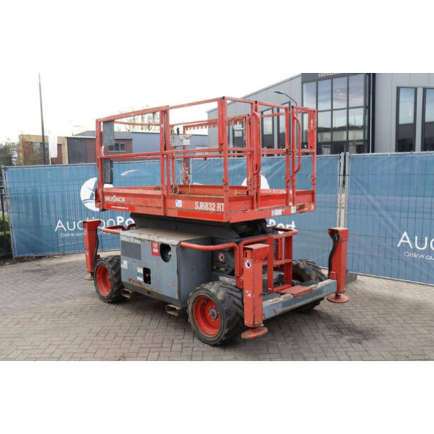 2015 SkyJack SJ6832 RT-44432530