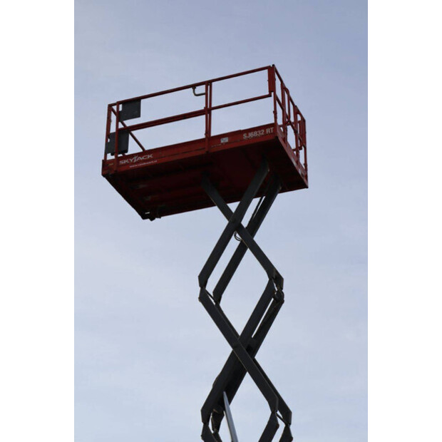2015 SkyJack SJ6832 RT-44432571