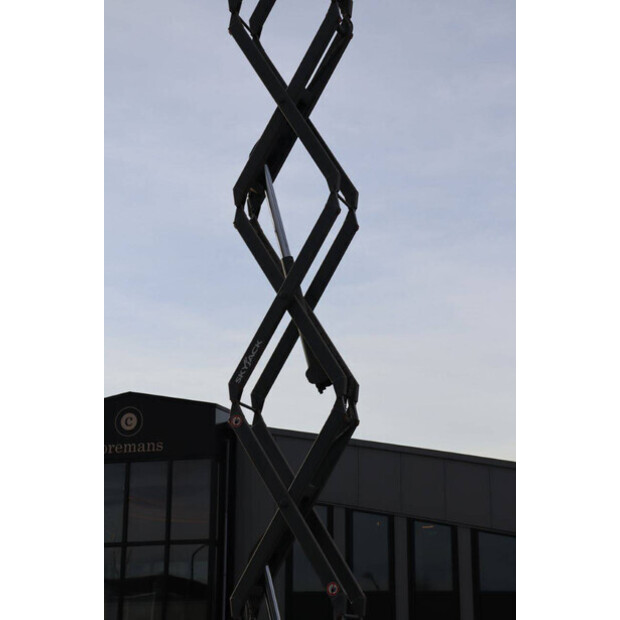 2015 SkyJack SJ6832 RT-44432572