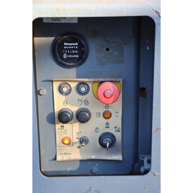 2016 SkyJack SJ6832RT-44432600