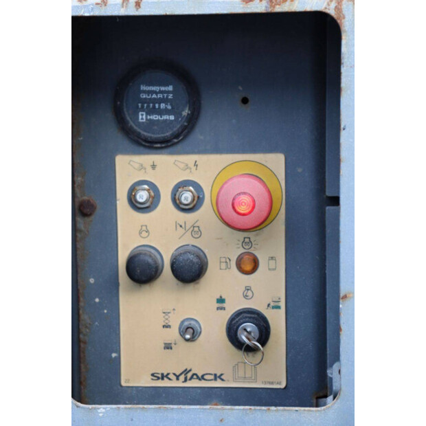 2015 SkyJack SJ6826RT-44432636