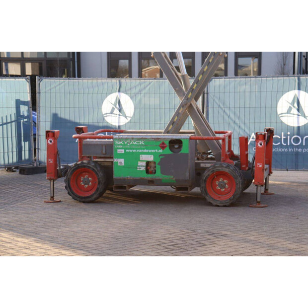 2014 SkyJack SJ6826RT-44432690