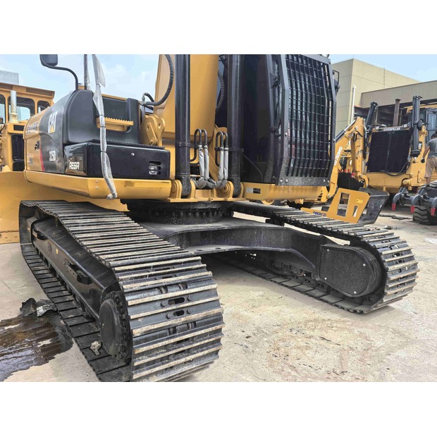 2020 Caterpillar 325D-44433621