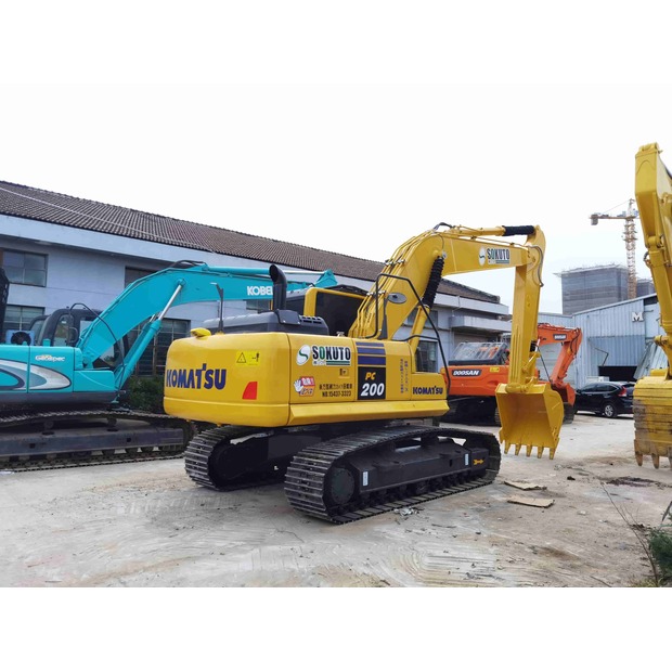 2020 Komatsu PC200-8-44433676