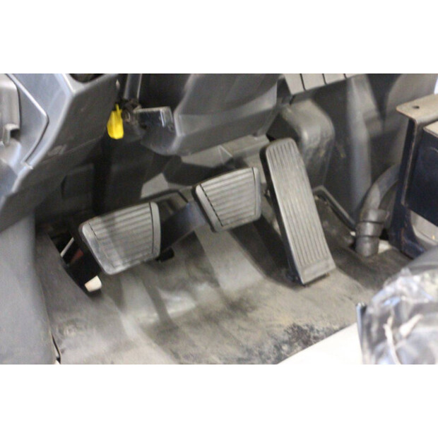 2005 NISSAN O1A15-44434057