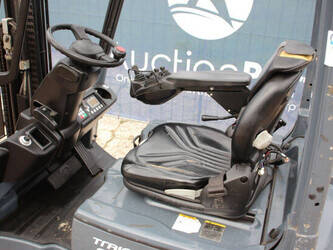 2016-toyota-8fbe15t-1396957-44434354