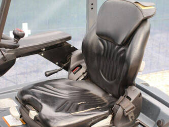 2016-toyota-8fbe15t-1396957-44434357