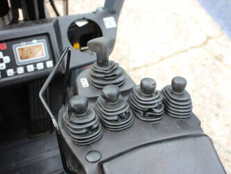 2016-toyota-8fbe15t-1396957-44434358