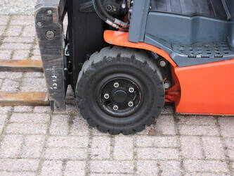 toyota-16-1396960-44434447