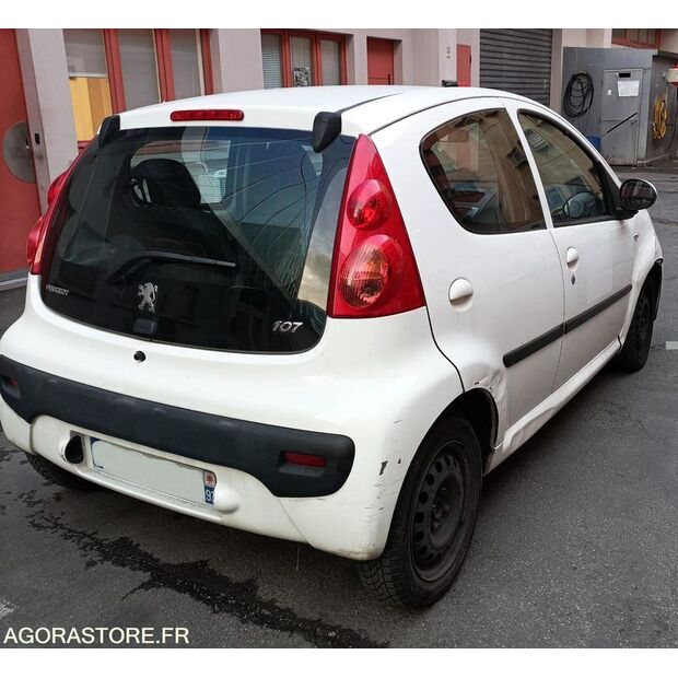 2011 بيجو 107-44447833