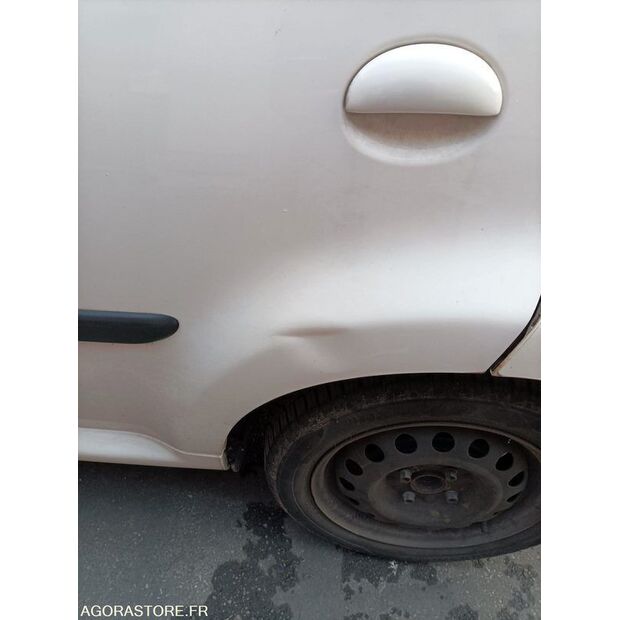 2011 بيجو 107-44447838