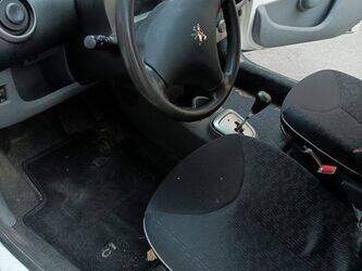 2011-peugeot-107-1397072-44447843