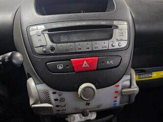 2011-peugeot-107-1396757-44448331