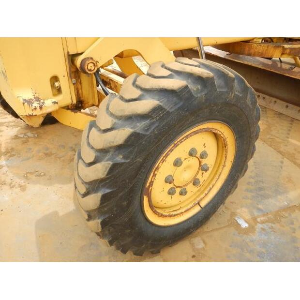 1994 Komatsu GD355A-1-44450128
