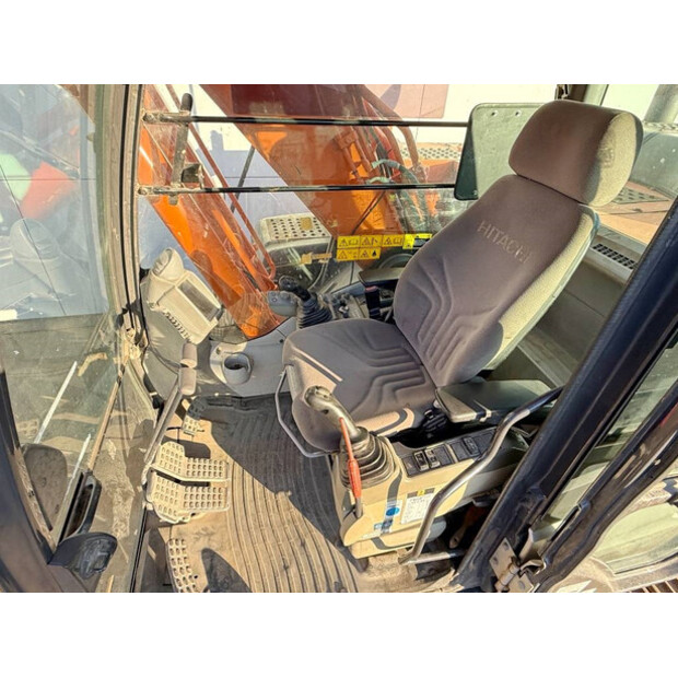 2013 Hitachi ZX210LC-5B-44450578