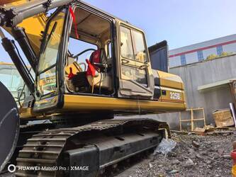 صورة ل معدات البناء 2020 كاتربيلر 325BL