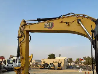 2021-caterpillar-44469420