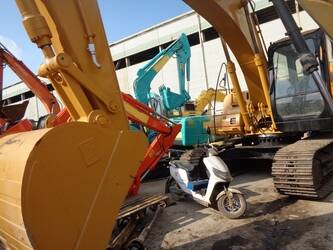 صورة ل حفارات مجنزرة 2018 كاتربيلر 320CL