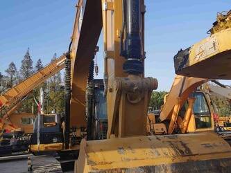 صورة ل حفارات مجنزرة 2020 كاتربيلر 320D