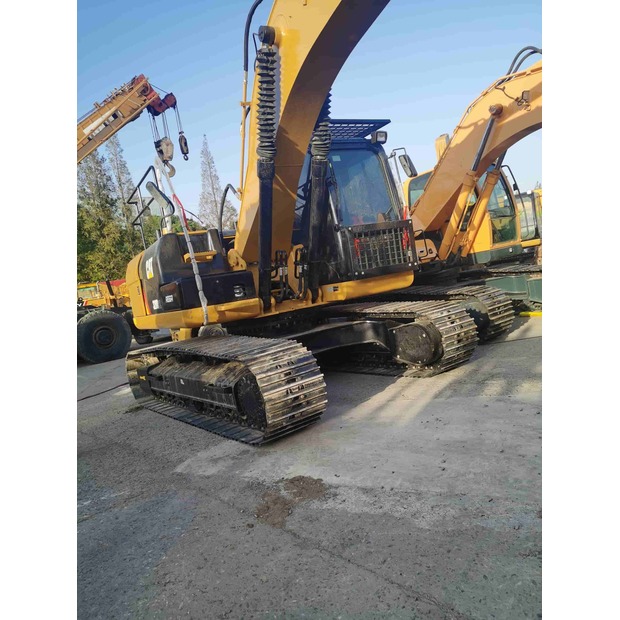 2020 Caterpillar 320D-44470172