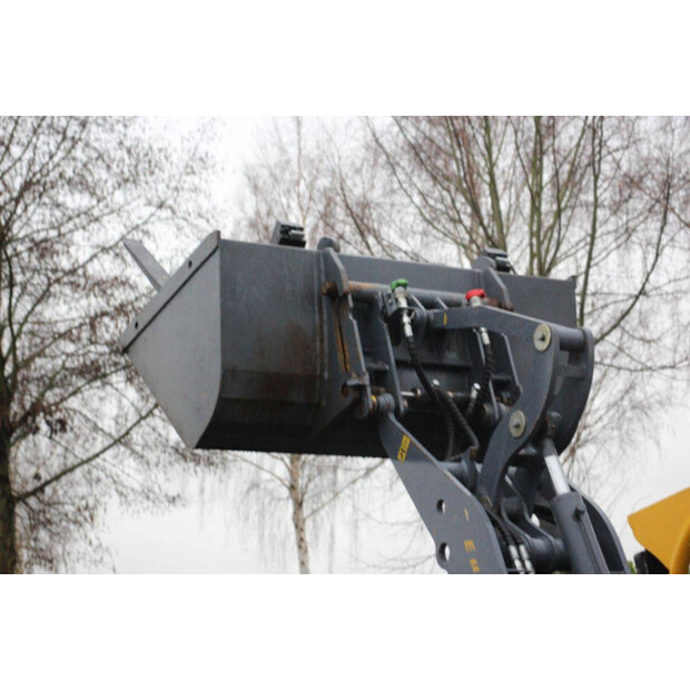 2021 Eurotrac W11-ME-44470325