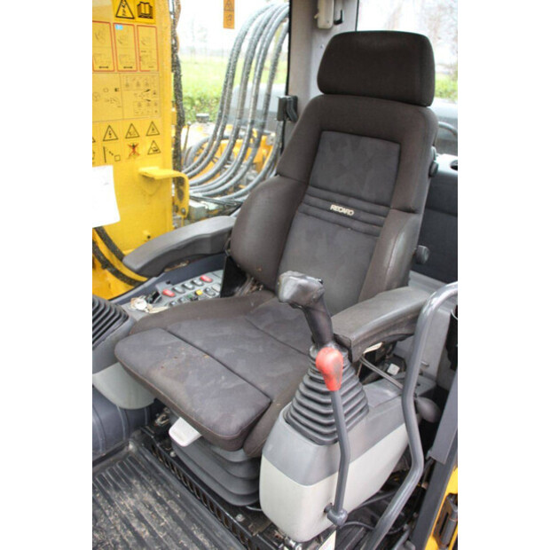 2015 كوماتسو PW160-8-44470471