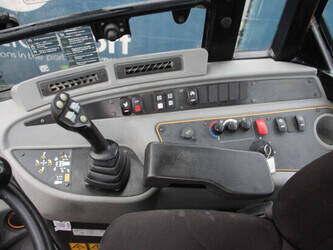 2022-jcb-tm220-44470509