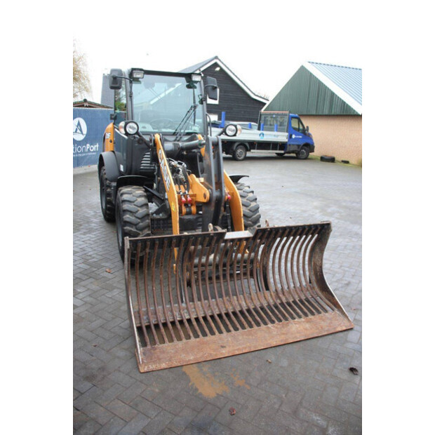 2018 CASE 21F-44470585