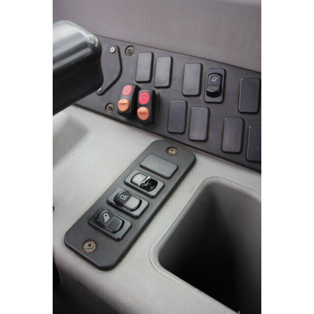 2018 CASE 21F-44470611