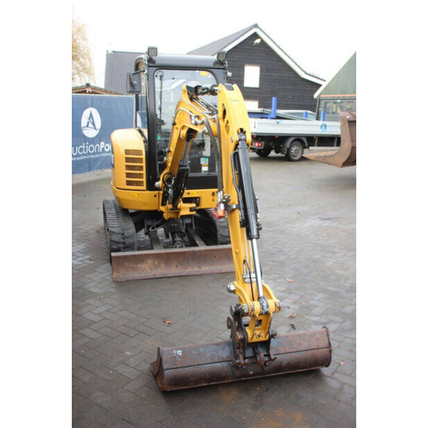 2020 Caterpillar 302.7DCR-44470660