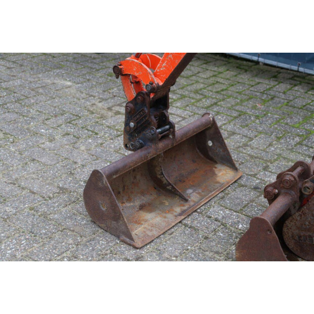 2010 KUBOTA K008-3-44470850