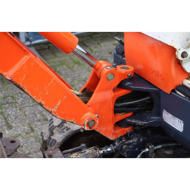 2010 KUBOTA K008-3-44470853