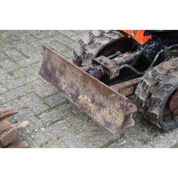 2010 KUBOTA K008-3-44470854