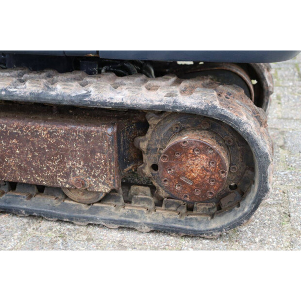 2010 KUBOTA K008-3-44470857