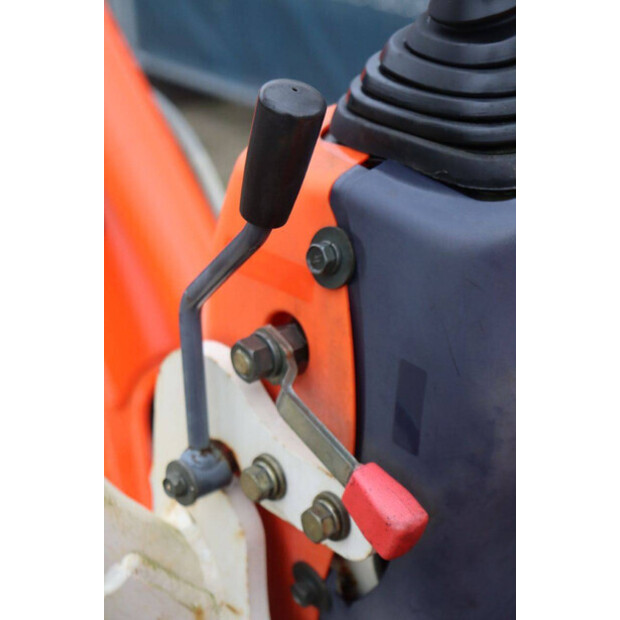 2010 KUBOTA K008-3-44470868