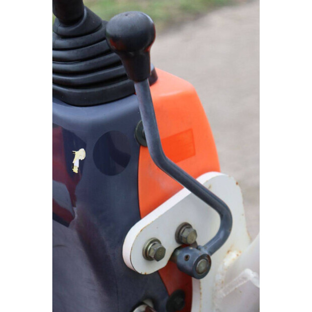 2010 KUBOTA K008-3-44470870